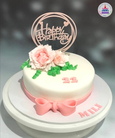 Roses and Ribbon Round Cake.jpg
